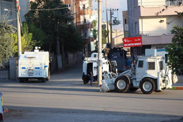 Polis, Şırnak'ta hendekleri kapattı