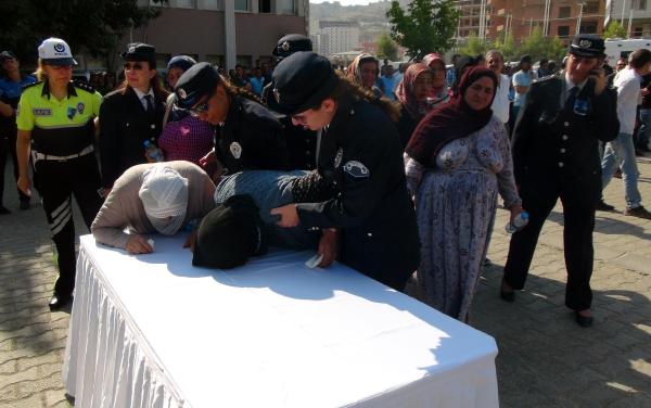 Mardinli şehit polisin annesinin Kürtçe ağıtları yürekleri dağladı