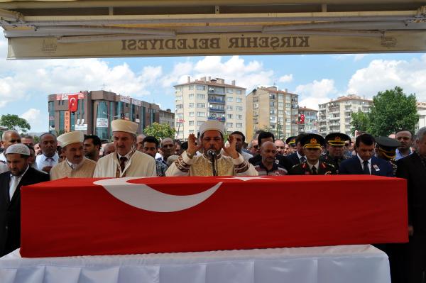 Kırşehir’deki şehit cenazesinde gerginlik (2)