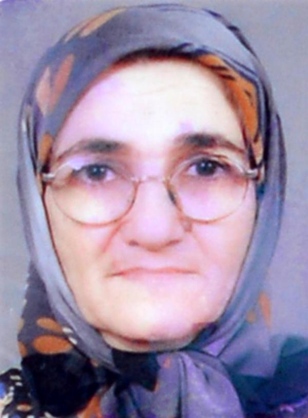 Felçli adam, yan odada ölen eşi için bir gün yardım bekledi