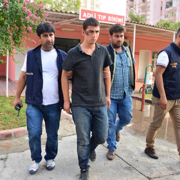 Adana'da ayaklarından vurulan PKK'lı el yapımı bomba atmak istemiş (2)