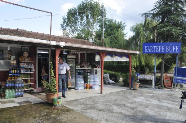 Büfe işletmecisi, içki sattığı için polisin kendisini dövdüğünü ileri sürdü