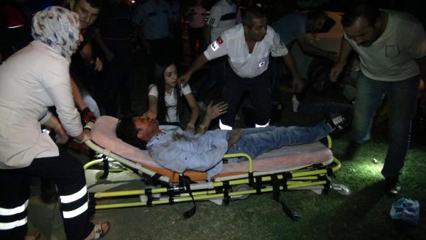 Seyir halindeki otomobilin içinde silahlı kavga: 3 yaralı