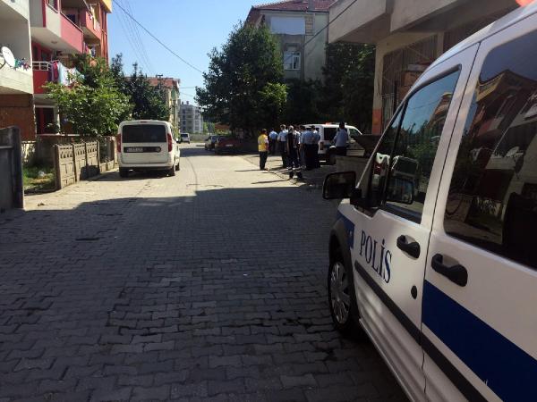 Pompalı tüfekle eşini ve 4 çocuğunu rehin aldı