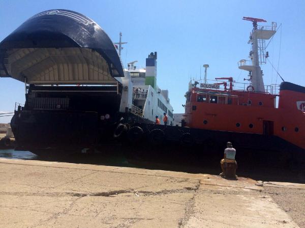 Makine arızası yapan Gökçeada feribotu yolda kaldı (2)