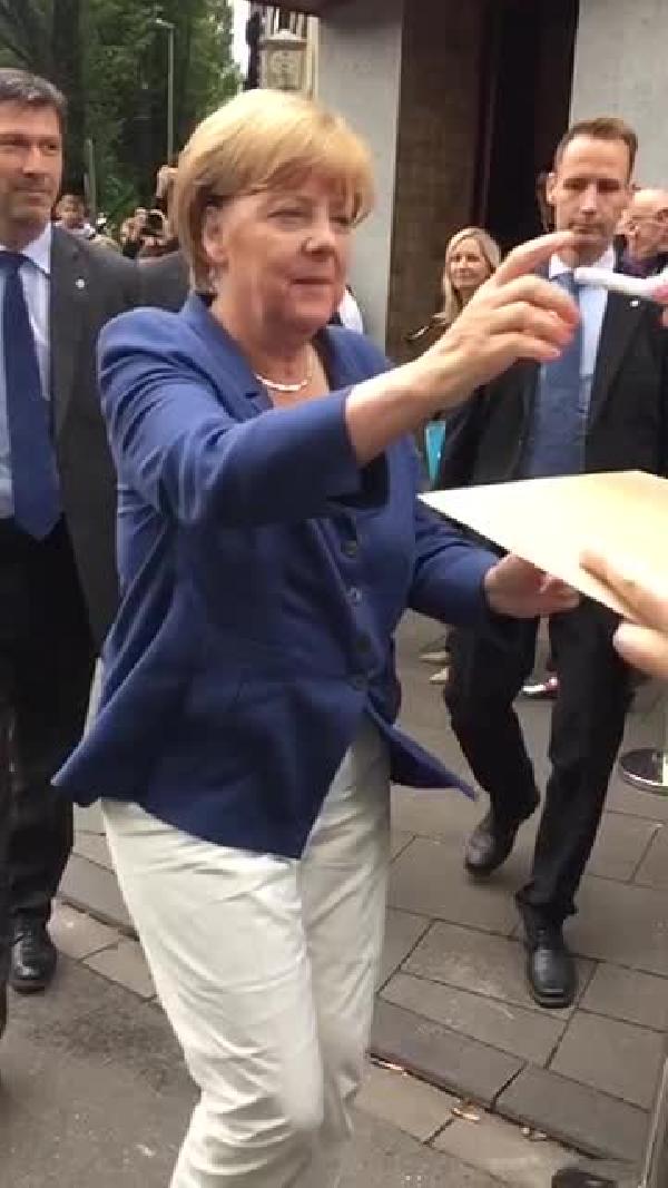 Almanya Başbakanı vatandaşların sorunlarını dinledi