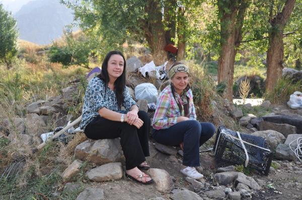 İHD Çukurca heyetinden, Hani Yaylası'nda 'Canlı kalkanlar'a ziyaret