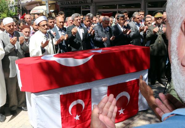 Şehit Ahmet Bıçakcı, Andırın'da gözyaşlarıyla toprağa verildi