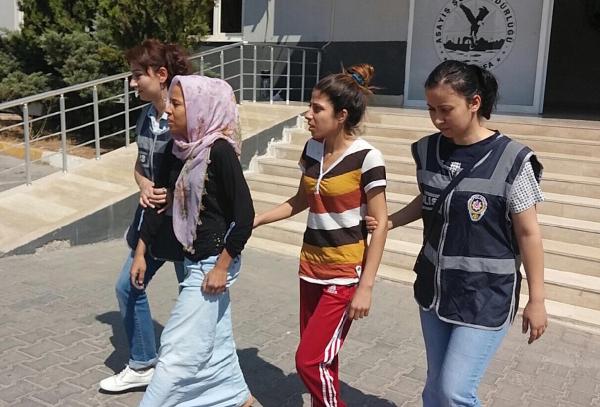 Telefon dolandırıcısı çift ve kızları gözaltına alındı