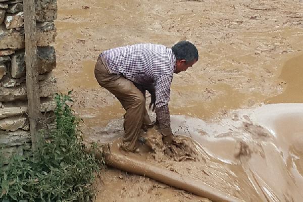 Sağanak yağmur, Van'ın ilçelerini vurdu