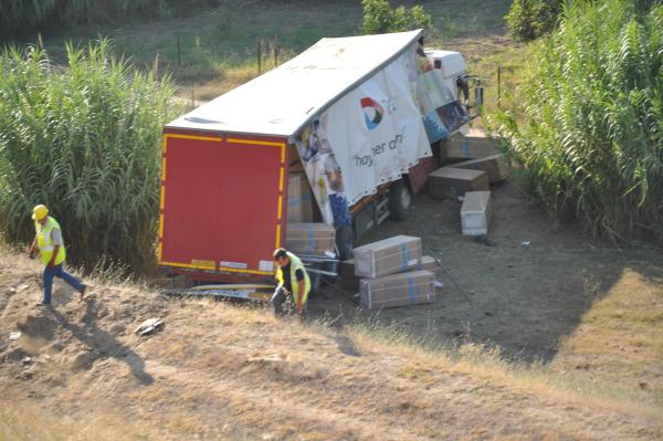 TIR şarampole uçtu: 1 yaralı