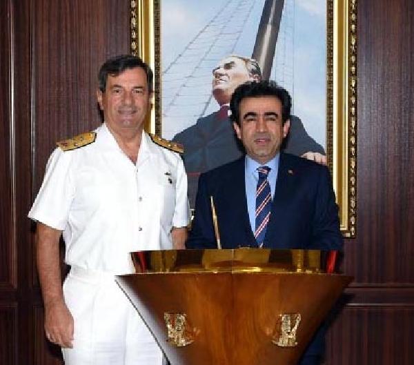Kocaeli Valisi'nden Donanma Komutanı'na kutlama ziyareti