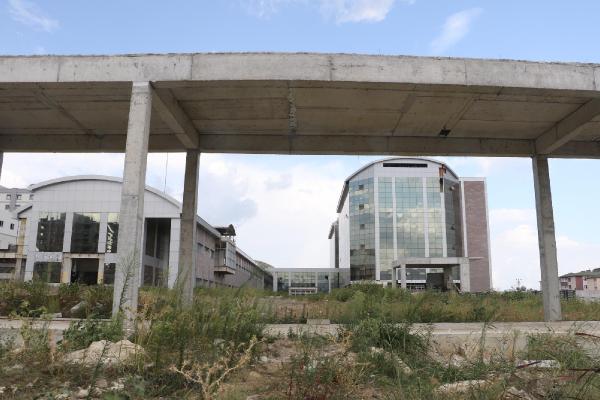 Hastane inşaatı 2 yılda bitecekti, 7 yıldır bitmedi