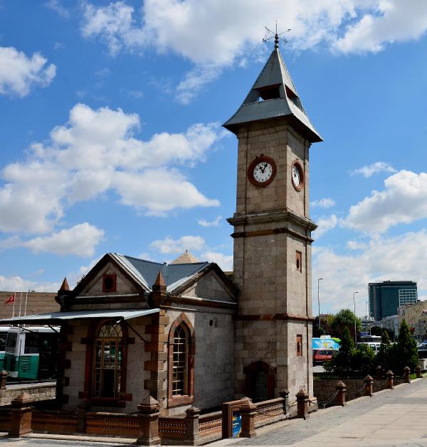 Tarihi Saat Kulesi, zamana meydan okuyor