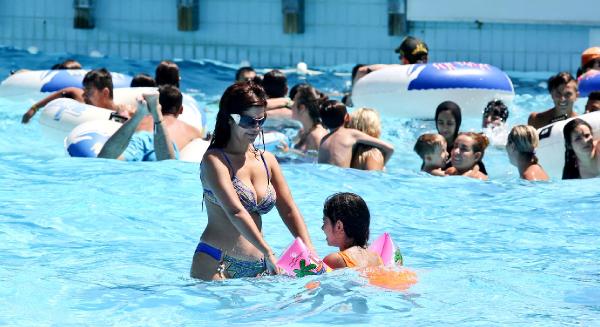 Antalya'da kuru sıcak yakıyor