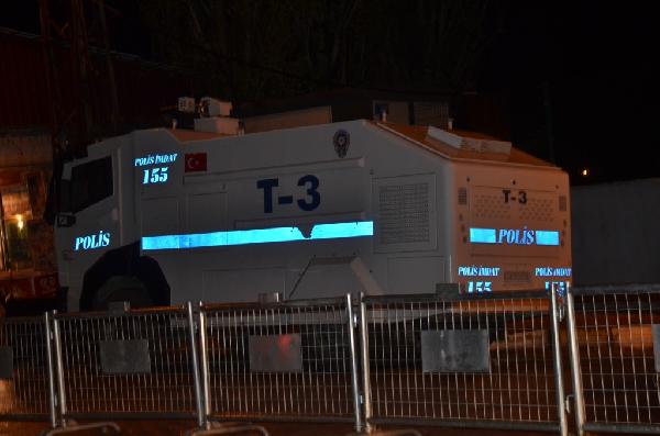 Bomba yüklü araç ihbarı polisi harekete geçirdi