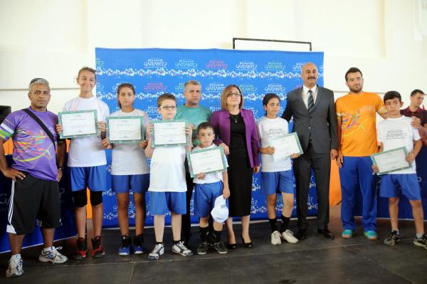 Gaziantep'te yaz spor okullarını bitiren 7 bin öğrenciye sertifika