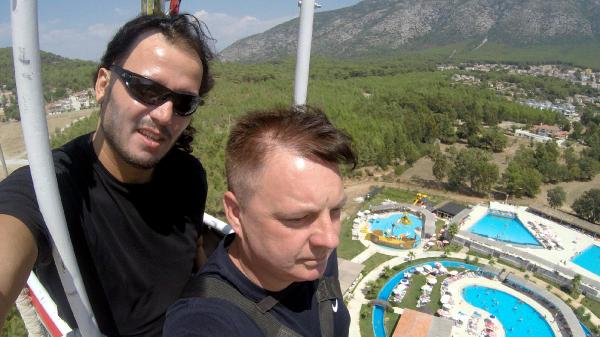 Protez bacağıyla bungee jumping yaptı