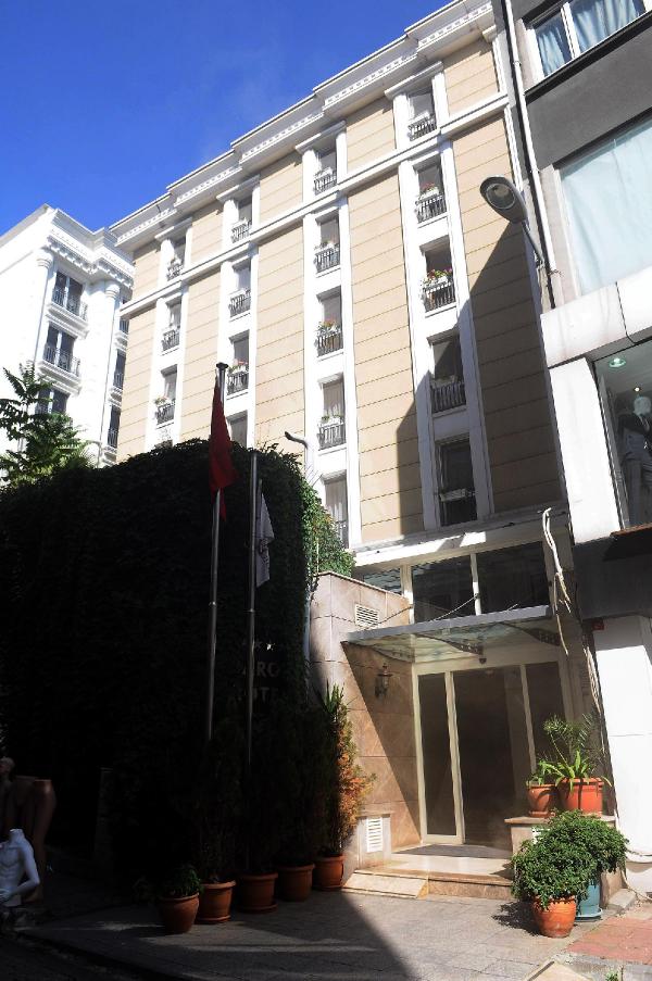 Beyazıt'ta turistlerin kaldığı otelde yangın