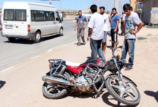 Ceylanpınar'da motosikletler çarpıştı, sürücüler yaralandı