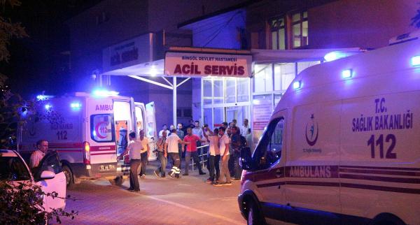 PKK, Bingöl'de baraja saldırdı: 4 yaralı (3)