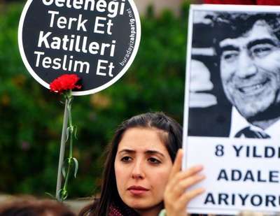 Hrant Dink'e Bodrum'da karanfil ve mumlu anma