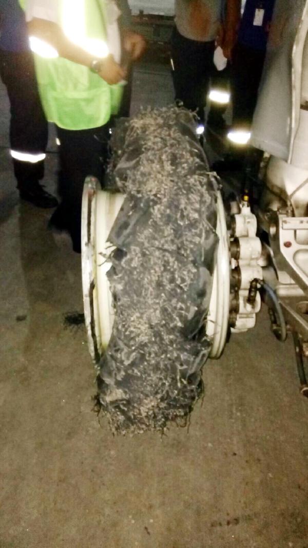 Antalya Havalimanı'nda pistteki çukurlara günlük yama
