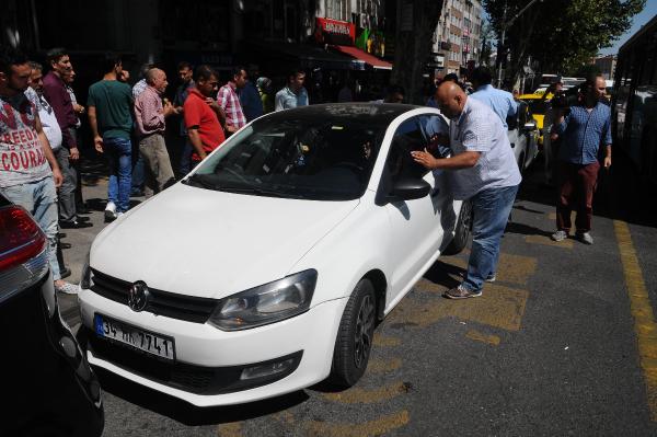 Otomobilde mahsur kalan kadını kurtarma operasyonu