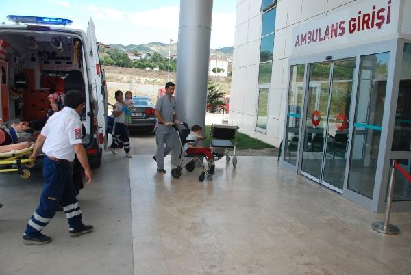 Çorum'da 2 ayrı kaza: 6'sı çocuk, 13 yaralı