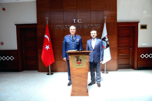 Hava Kuvvetleri Komutanı Orgeneral Abidin Ünal, Vali Aksoy'u ziyaret etti