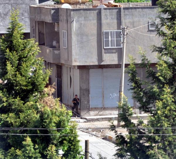 Silopi'de zırhlı araca bombalı tuzak: 4 polis yaralı