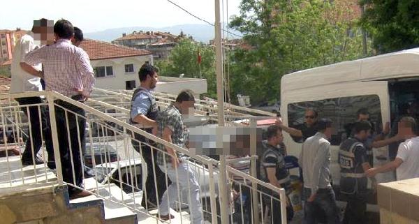 Çocuğa cinsel saldırı davasında 17 tahliye