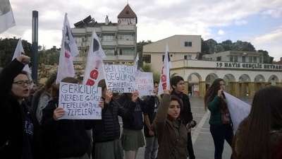 Marmaris'te öğrencilerden 'Eteğime dokunma' eylemi
