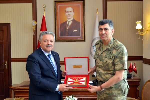 Kara Kuvvetleri Komutanı Orgeneral Çolak Erzincan’da