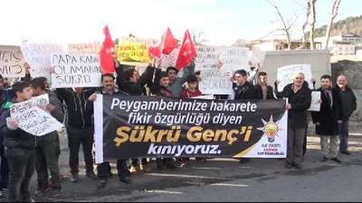 Sarıyer Belediyesi önünde siyah çelenk eylemi