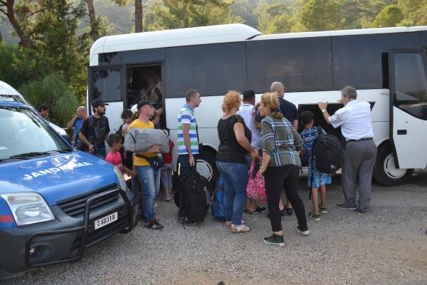 Köyceğiz'de yolcu otobüsünde 48 kaçak ile 5 organizatör yakalandı