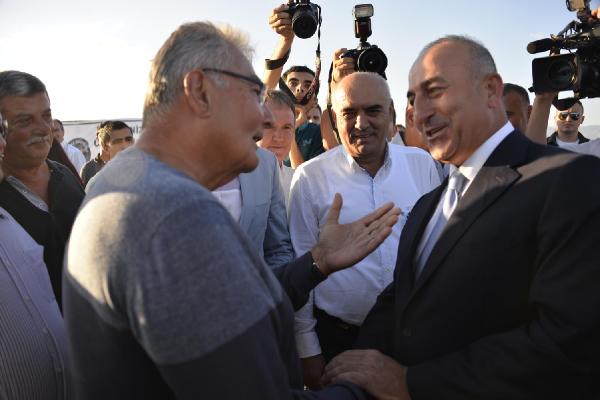 Bakan Çavuşoğlu ve Baykal arasında esprili diyalog