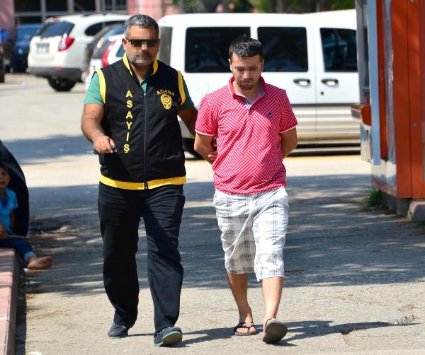 Hem sevgilisini pazarlıyor, hem de grup seks yapıyor