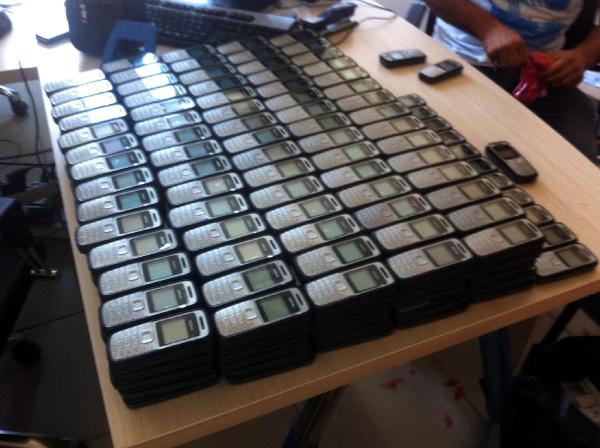 Hakkari'den kargoyla Gaziantep'e gönderilen 705 kaçak cep telefonu ele geçti