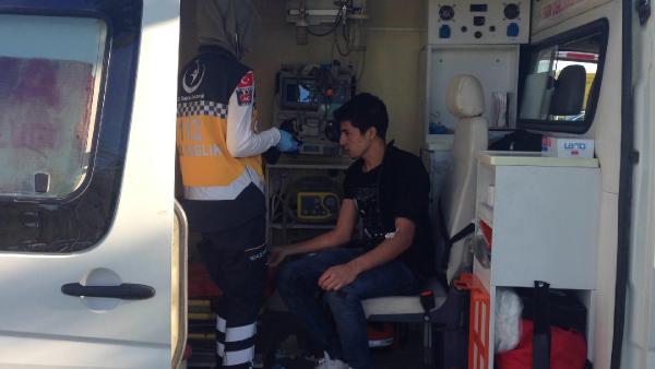 Ambulansa yol veren işçi servisine TIR çarptı: 16 yaralı