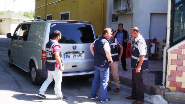 Aksaray'da, Cemaate yakın olduğu ileri sürülen öğrenci yurduna polis baskını