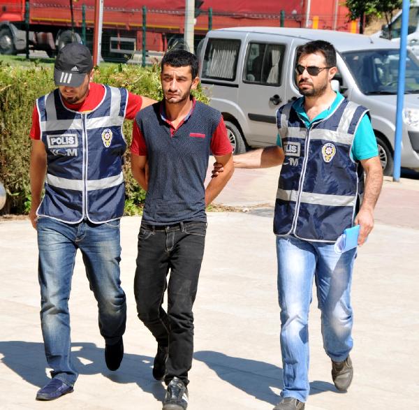 Turistlere uyuşturucu satmak isterken yakalandılar