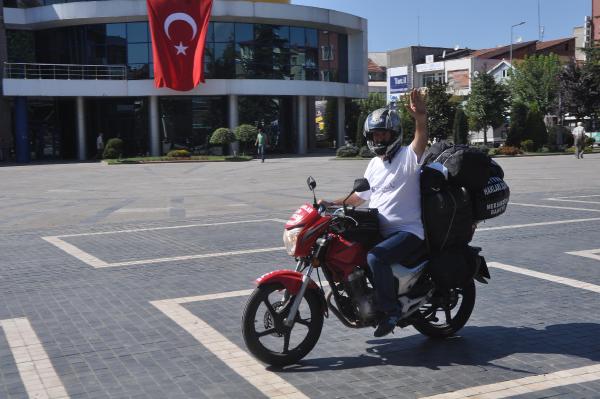 Hayvan hakları için motosikletiyle yollara düştü