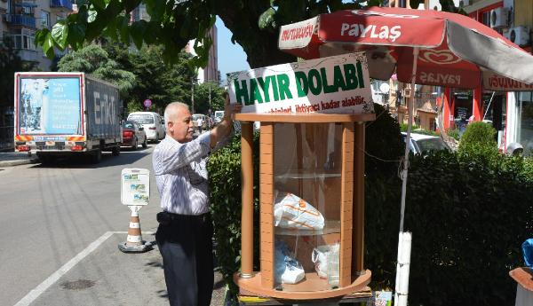 Hayır dolabına hırsızlar dadandı