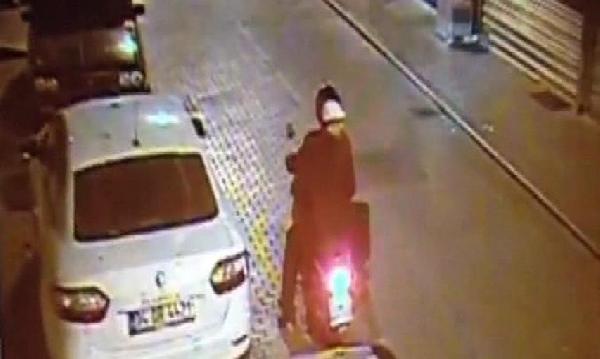 İranlı 2 sığınmacı, Cezayirli turist aileyi dolandırdı