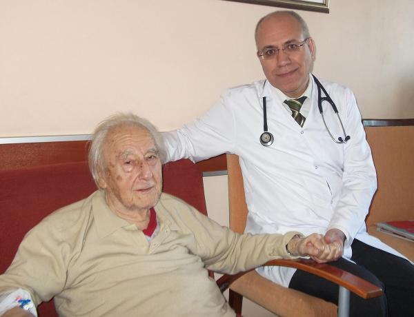 Oktay Akbal hayatını kaybetti