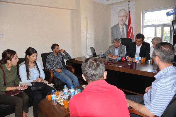 CHP'li Sağlar, Hakkari'de basın toplantısı yaparken yaralı haberi gelince 112'yi aradı