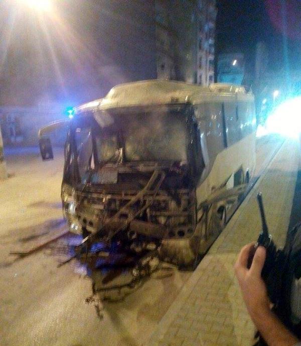 PKK'lılar çevik kuvvet midibüsüne roketatarla saldırdı: 19 yaralı
