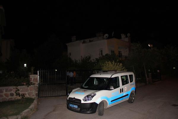 Polis memuru, meslektaş sevgilisini öldürdü