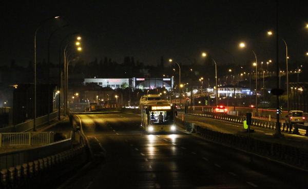Haliç Köprüsü metrobüs yolu bakıma alındı